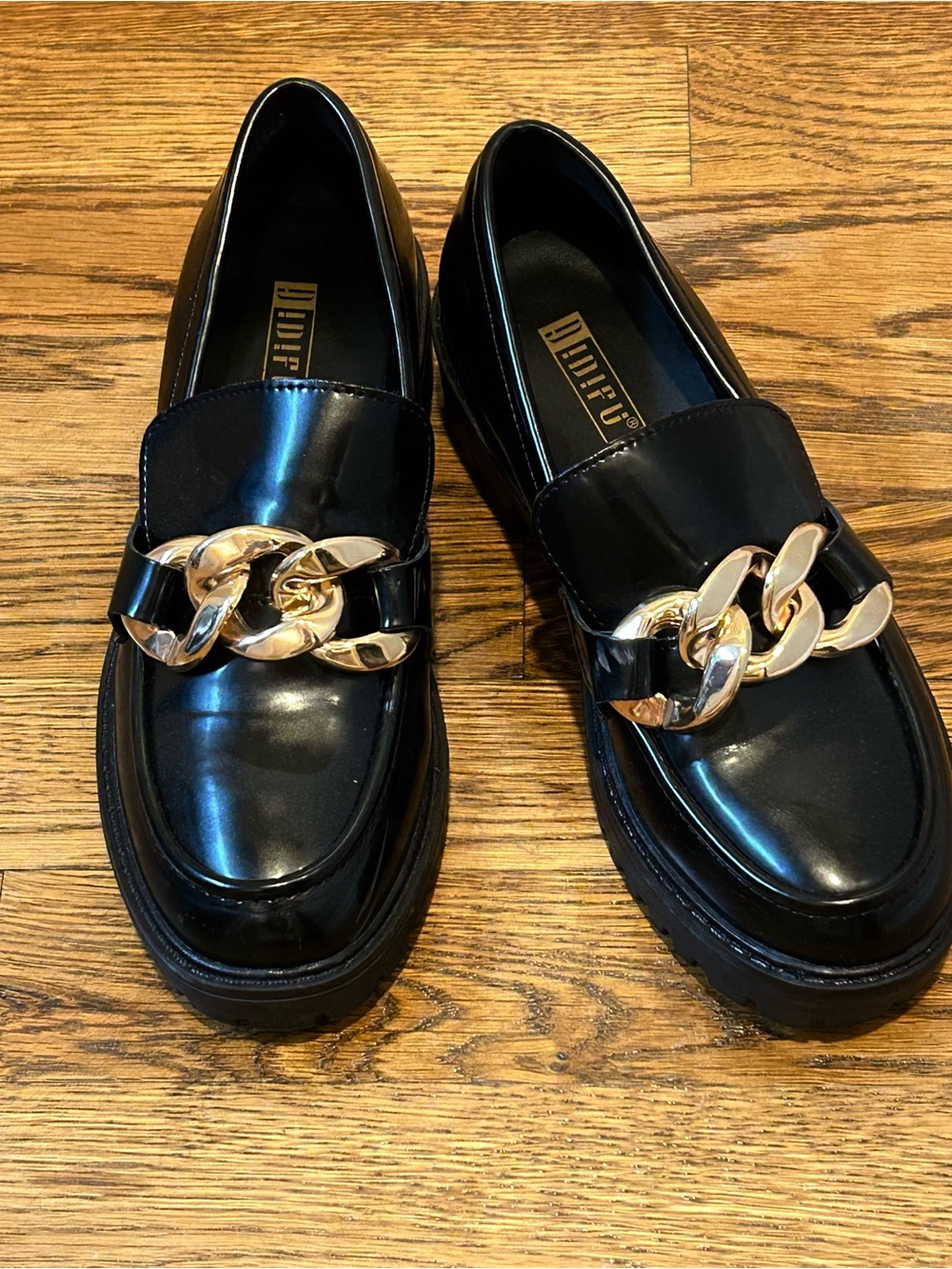 Women Amazon IDIFU black loafer with gold chain